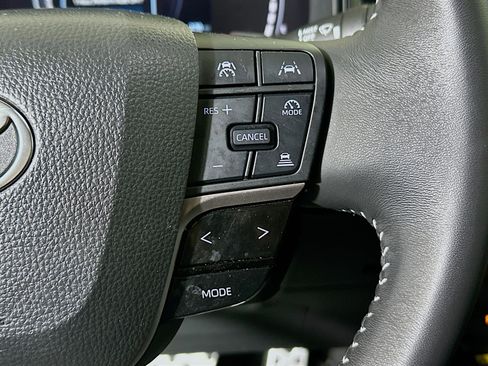 Used 2025 Toyota Camry SE FWD image 17