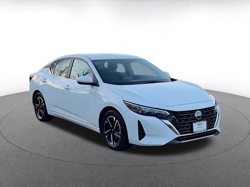 Used 2025 Nissan Sentra SV image 3