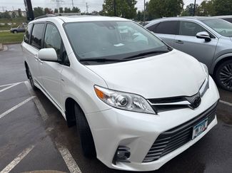 Used 2020 Toyota Sienna XLE image 1