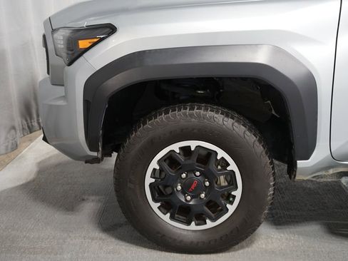 Used 2024 Toyota Tacoma TRD Off-Road image 5