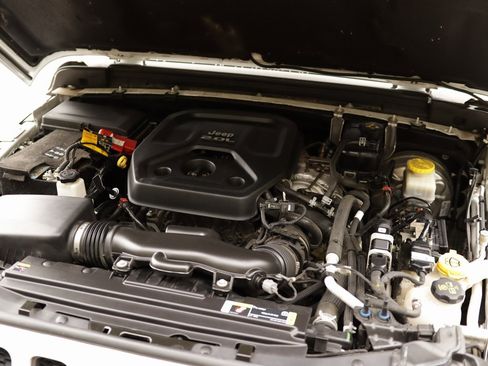 Used 2021 Jeep Wrangler Unlimited Rubicon w/ Cold Weather Group image 31