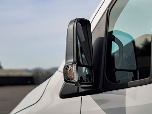 Used 2025 Mercedes-Benz Sprinter 2500 image 25