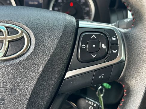 Used 2017 Toyota Camry SE FWD image 16