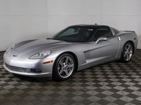 Used 2005 Chevrolet Corvette Coupe w/ Preferred Equipment Group RWD image 5