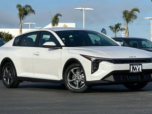 New 2025 Kia K4 LXS image 2