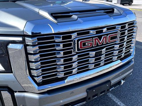 Used 2024 GMC Sierra 3500 Denali w/ Denali Reserve Package image 32