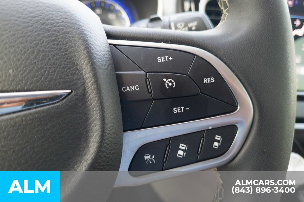 Used 2024 Chrysler Pacifica Touring-L FWD image 28