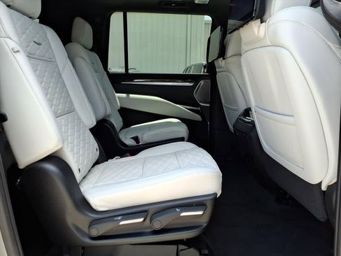 Used 2026 Cadillac Escalade ESV Platinum Sport w/ LPO, ONYX Package AWD/4WD image 13