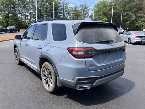 Used 2024 Honda Pilot Touring image 10
