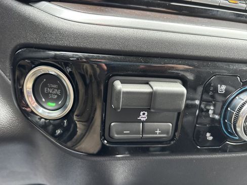 New 2026 GMC Sierra 1500 SLT image 33