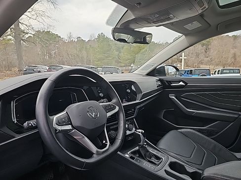 Used 2024 Volkswagen Jetta SEL image 9