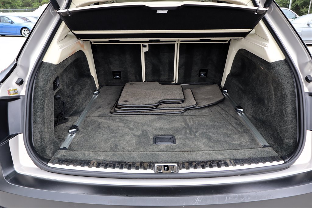 Used 2017 Bentley Bentayga AWD/4WD image 71