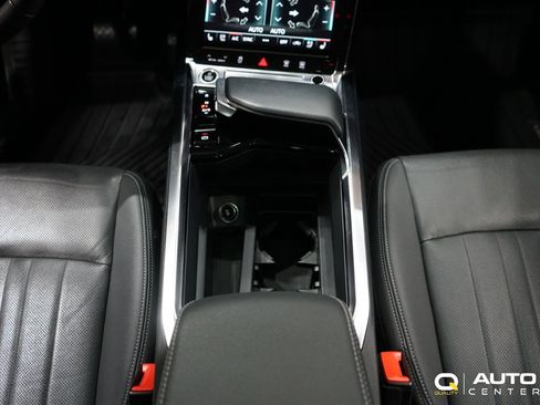 Used 2022 Audi e-tron Premium Plus w/ Premium Plus Package image 25