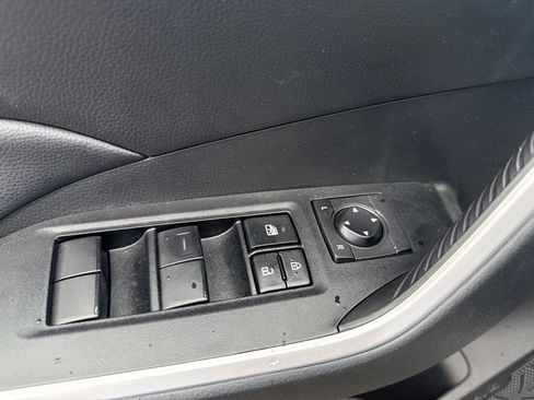Used 2023 Toyota RAV4 LE AWD/4WD image 27