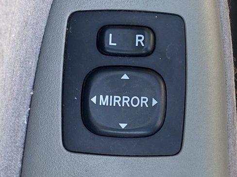 Used 2004 Toyota Camry LE FWD image 6