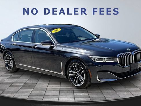 Used 2022 BMW 750i xDrive w/ Executive Package AWD/4WD image 3