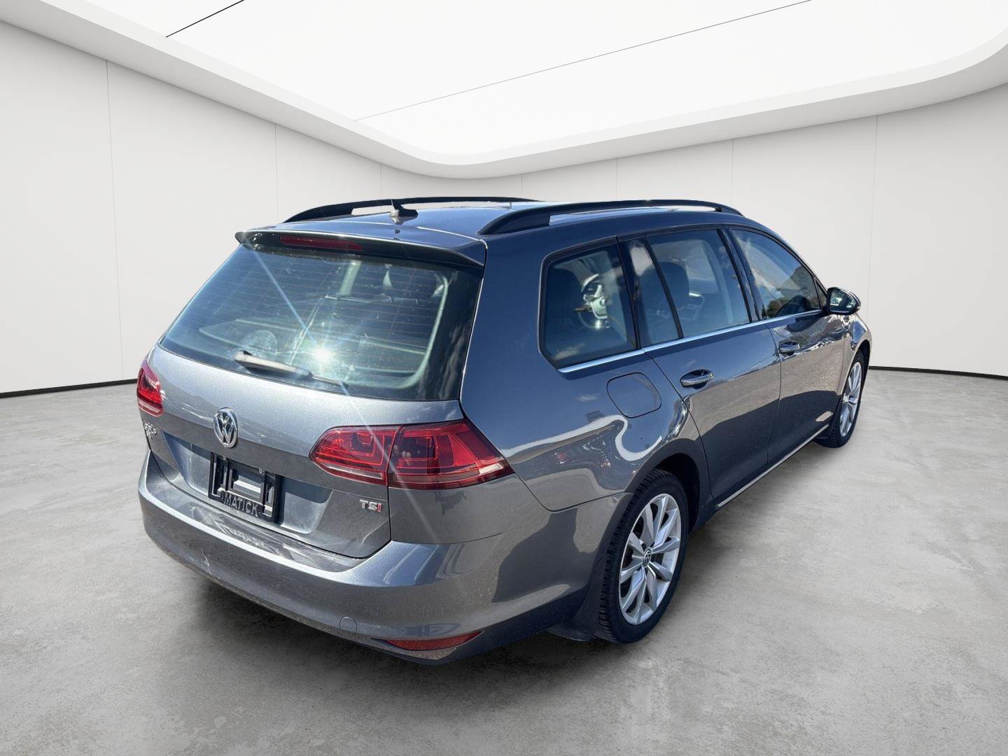 Used 2017 Volkswagen Golf SE FWD image 4