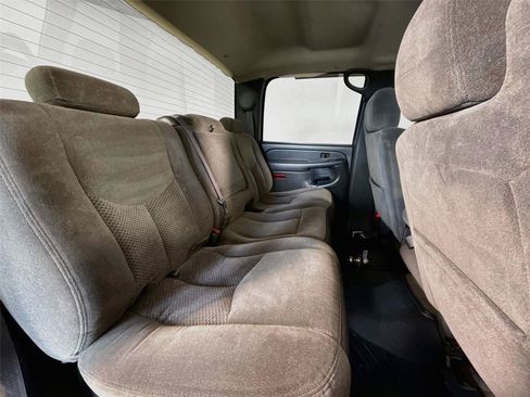 Used 2007 Chevrolet Silverado 2500 LT w/ Heavy-Duty Power Package AWD/4WD image 12