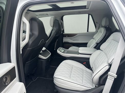 New 2026 Lincoln Navigator Black Label AWD/4WD image 11