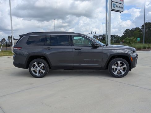 New 2026 Jeep Grand Cherokee L Limited RWD image 8