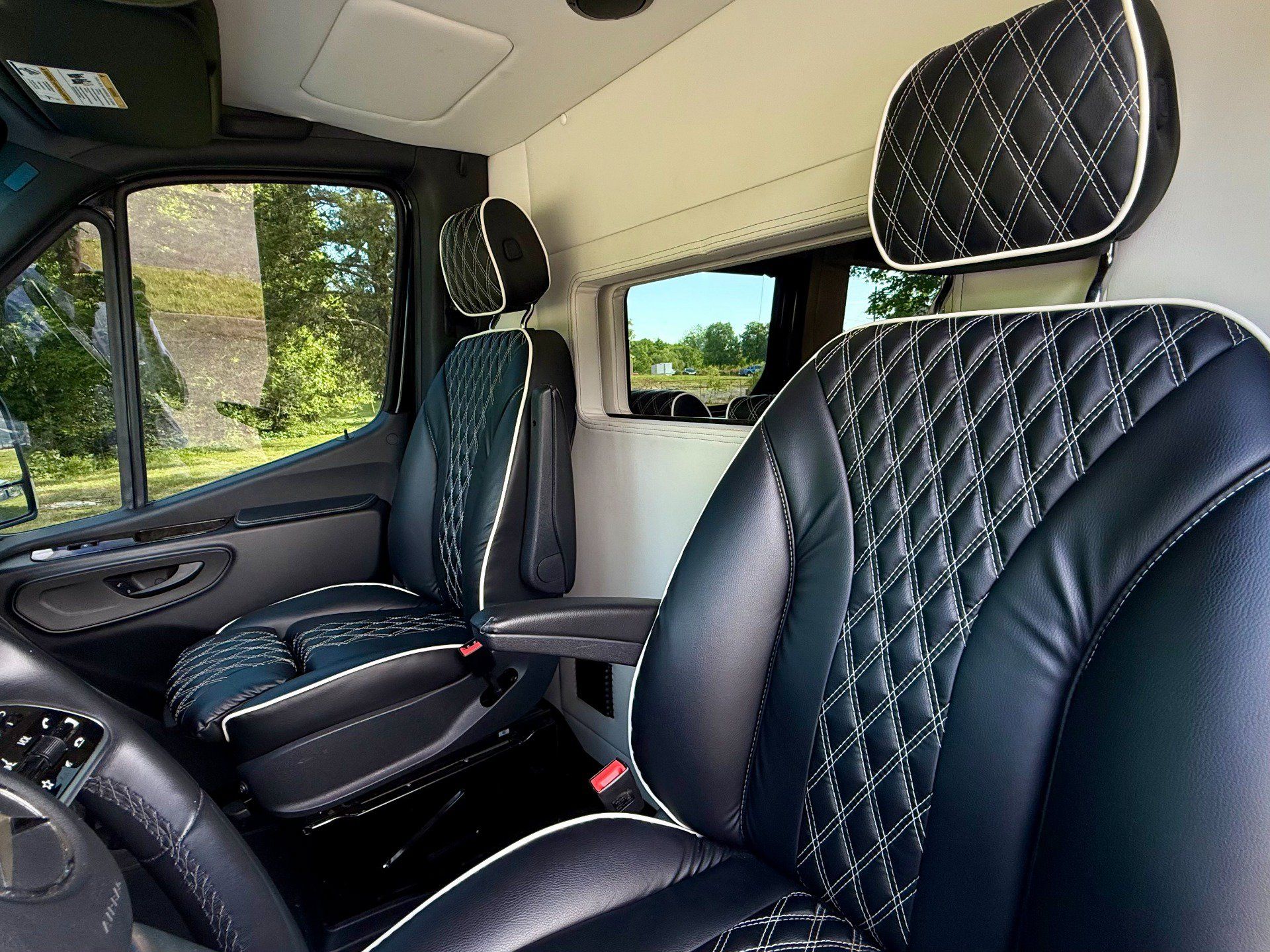 Used 2022 Mercedes-Benz Sprinter 2500 w/ Parking Package image 11