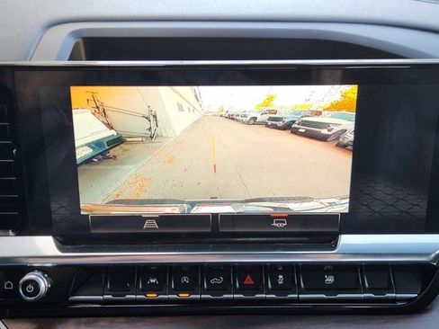 Used 2025 GMC Sierra 1500 SLT image 15