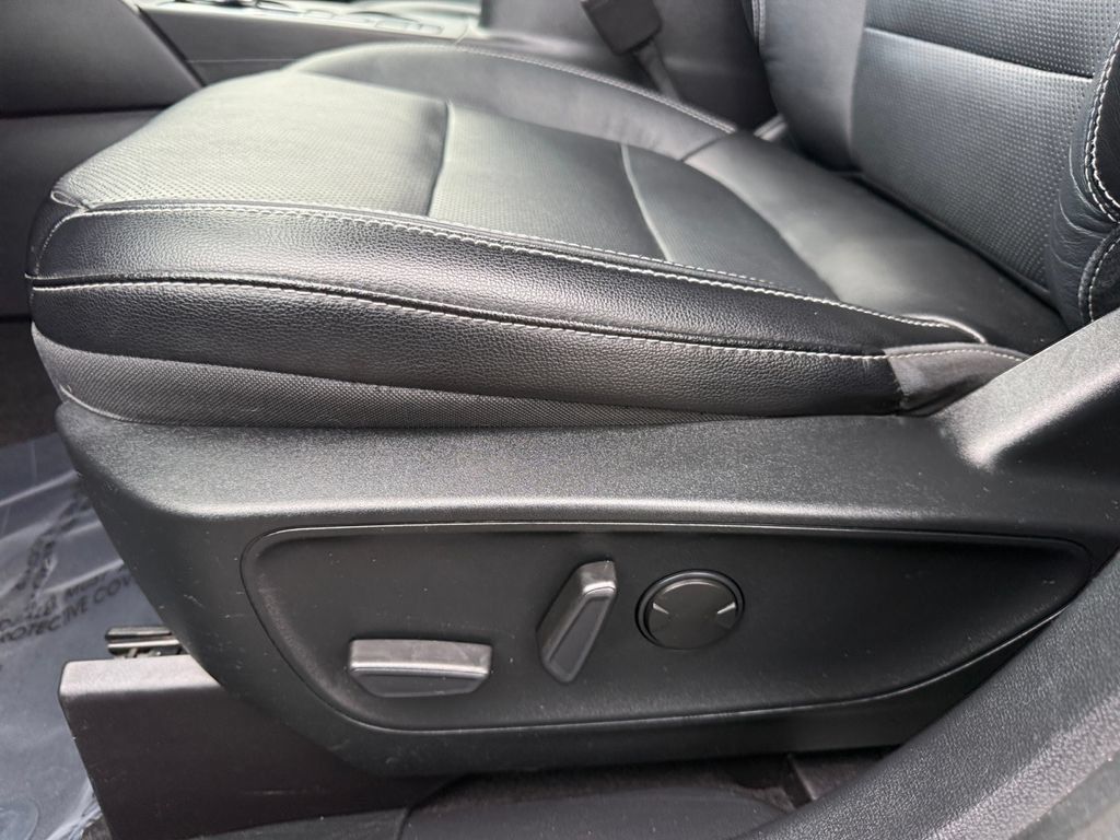 Used 2020 Ford Escape Titanium AWD/4WD image 10