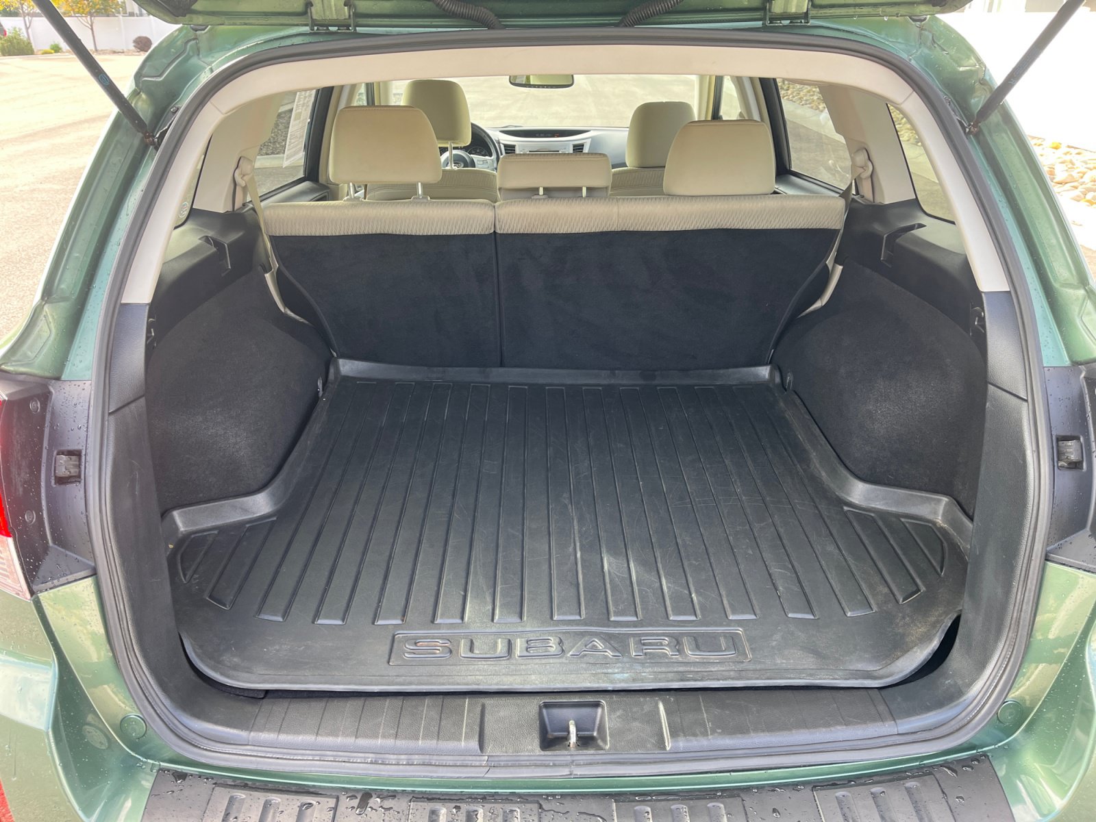 Used 2011 Subaru Outback 2.5i Premium AWD/4WD image 34