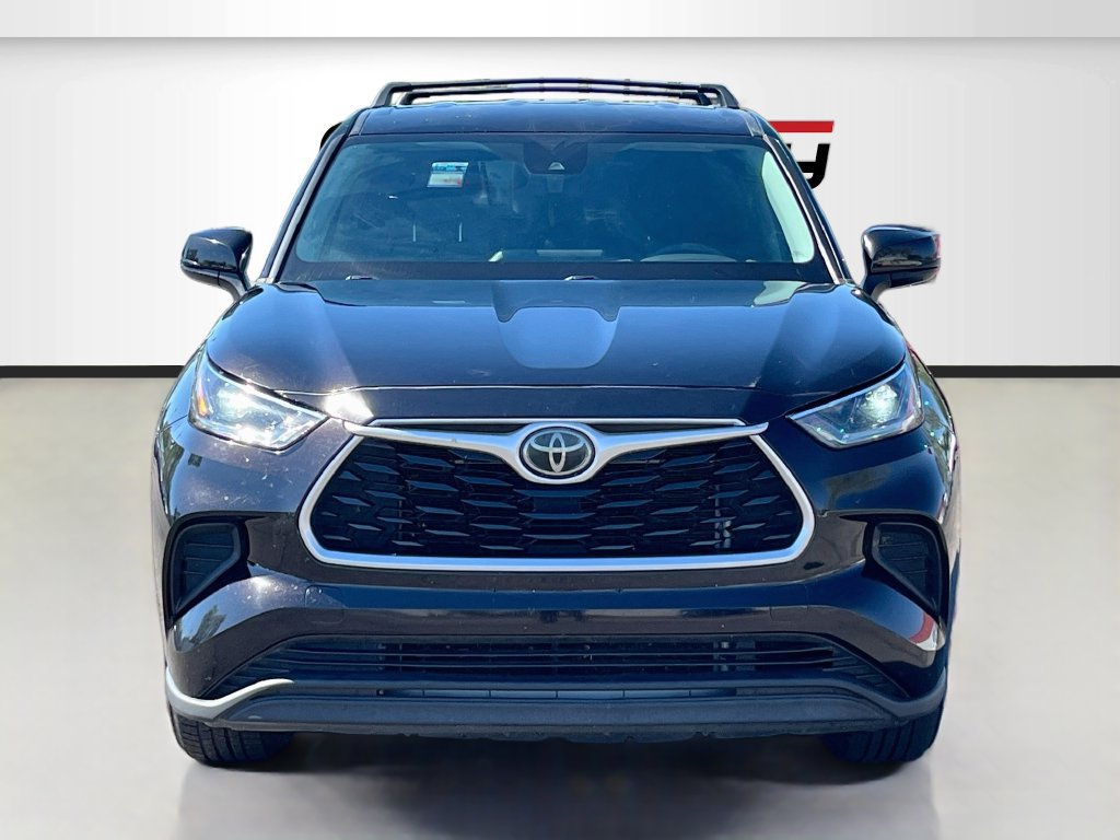 Used 2021 Toyota Highlander L FWD image 2