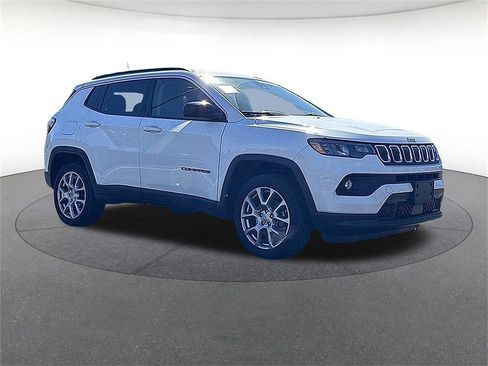 Certified 2022 Jeep Compass Latitude image 8