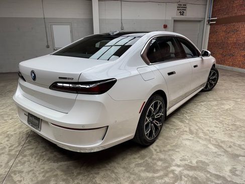 Used 2025 BMW i7 eDrive50 w/ Premium Package image 5