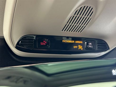 Used 2021 Volvo XC60 T5 Momentum image 36