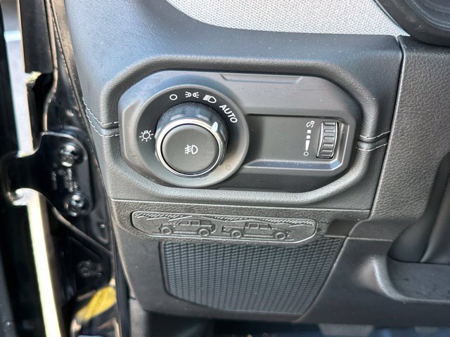 Used 2024 Jeep Wrangler Unlimited Sahara w/ Technology Group AWD/4WD image 11