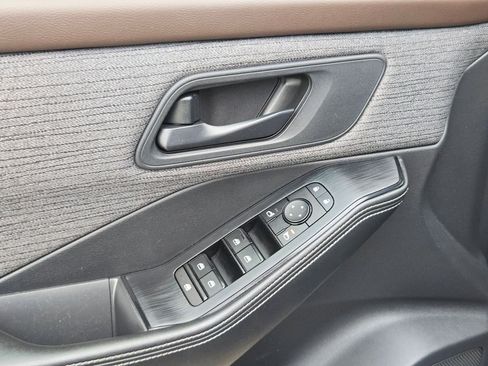 Used 2021 Nissan Rogue S image 12