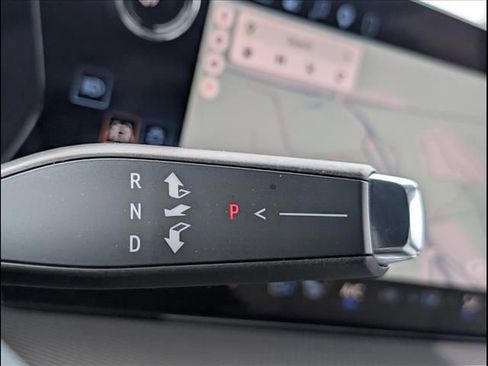 Used 2025 Chevrolet Traverse High Country FWD image 17