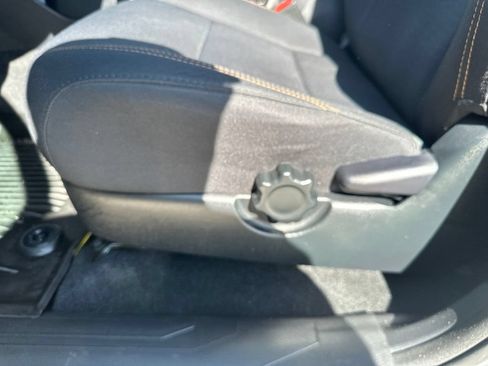Used 2019 Toyota Tacoma SR5 AWD/4WD image 12
