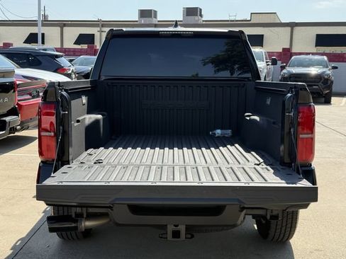 Used 2025 Toyota Tacoma SR5 AWD/4WD image 33