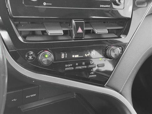 Used 2024 Toyota Camry SE image 13