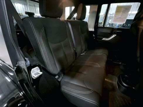 Used 2015 Jeep Wrangler Unlimited Sahara w/ Connectivity Group image 17
