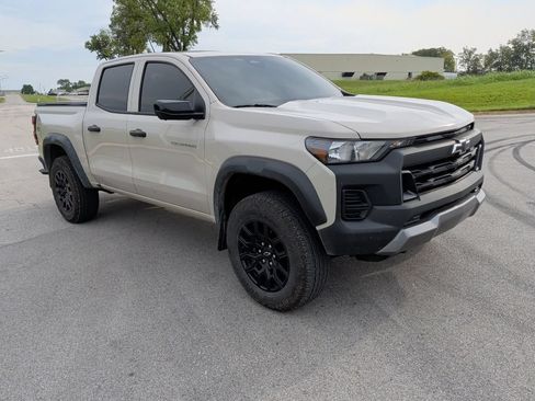 Used 2026 Chevrolet Colorado Trail Boss AWD/4WD image 2