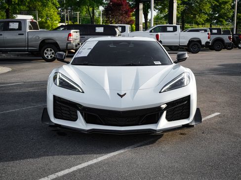 Used 2024 Chevrolet Corvette Z06 w/ Z07 Performance Package image 3