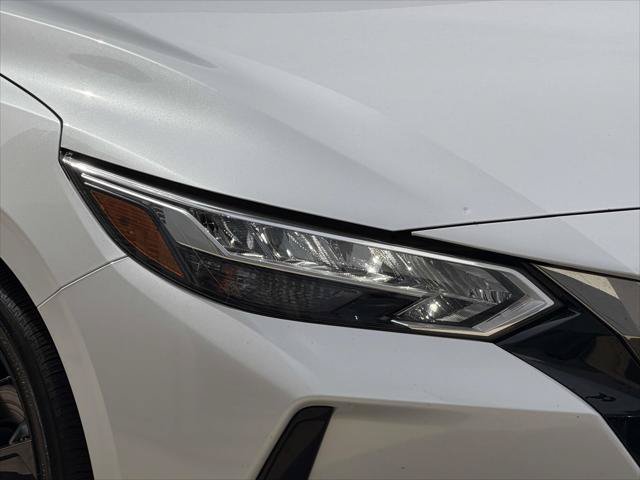 Used 2023 Nissan Sentra SR w/ Electronics Package FWD image 12