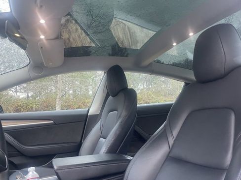 Used 2022 Tesla Model 3 Performance image 3