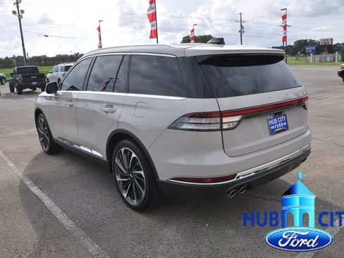 Used 2025 Lincoln Aviator Reserve w/ Illumination Package RWD image 3