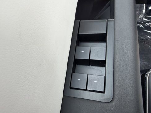 Used 2024 Tesla Cybertruck AWD Crew Cab image 33