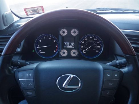 Used 2008 Lexus LX 570 4WD w/ Technology Pkg image 7