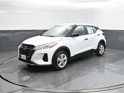 New 2025 Nissan Kicks Play S