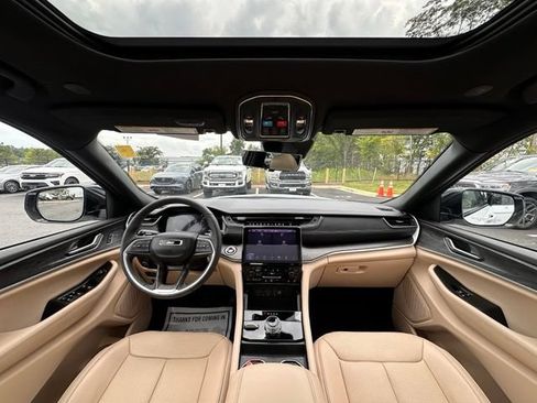 Used 2025 Jeep Grand Cherokee Limited w/ Luxury Tech Group II AWD/4WD image 2