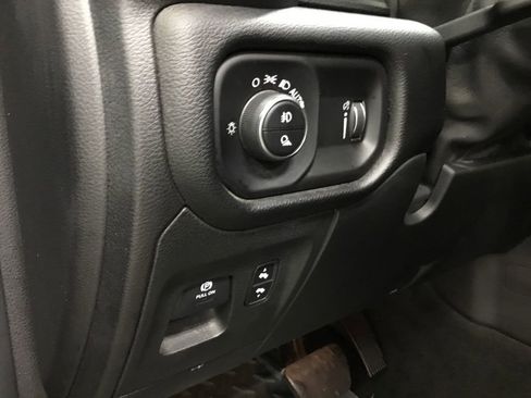 Used 2020 RAM 1500 Big Horn AWD/4WD image 9
