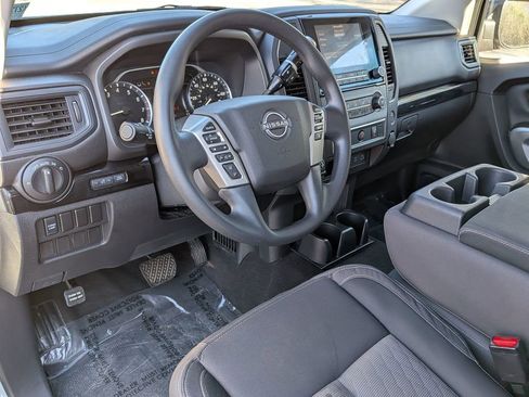 Used 2024 Nissan Titan SV image 18